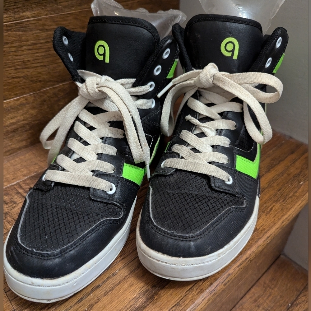 Black high top sneakers with neon green stripes men's Size 6 / youth 6 - Picture 3 of 13